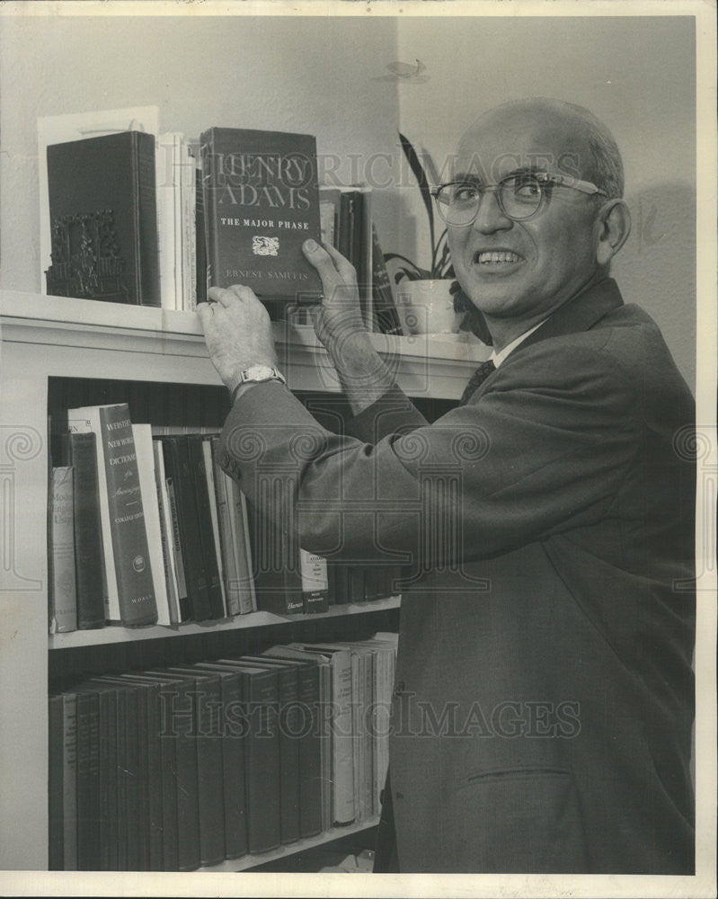 1965 Press Photo Professor ernest samuels - Historic Images