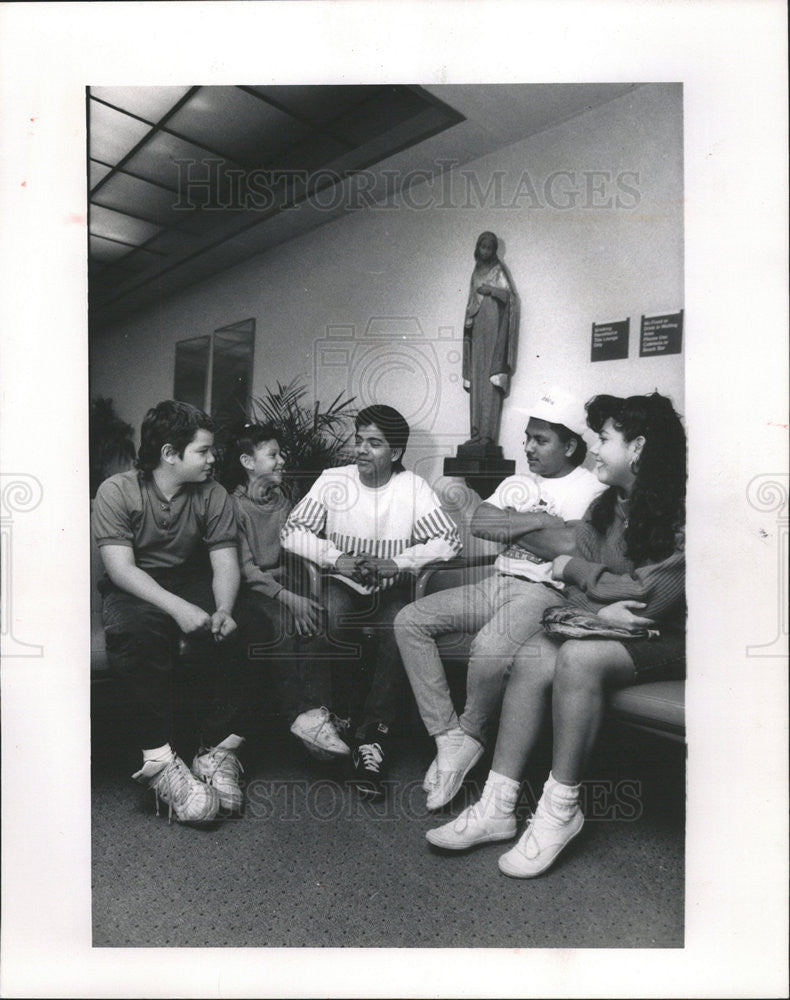 1989 Press Photo Joliet School Friends Vigil Amy Sanchez - Historic Images