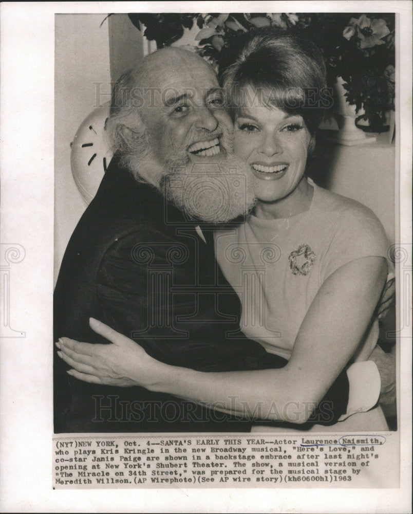 1963 Press Photo Laurence Naismith and co-star Janis Paige of &quot;Here&#39;s Love&quot; - Historic Images