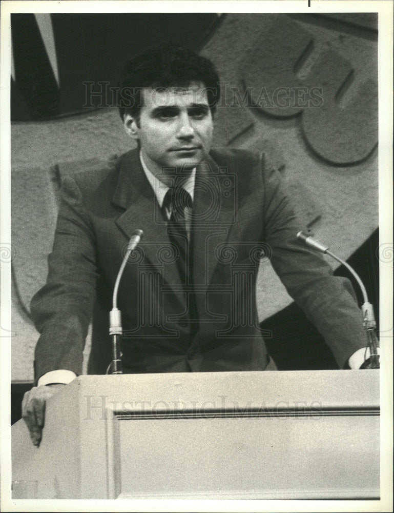 1975 Press Photo Ralph Nader Consumer Advocate Political Activist Johnny Carson - Historic Images