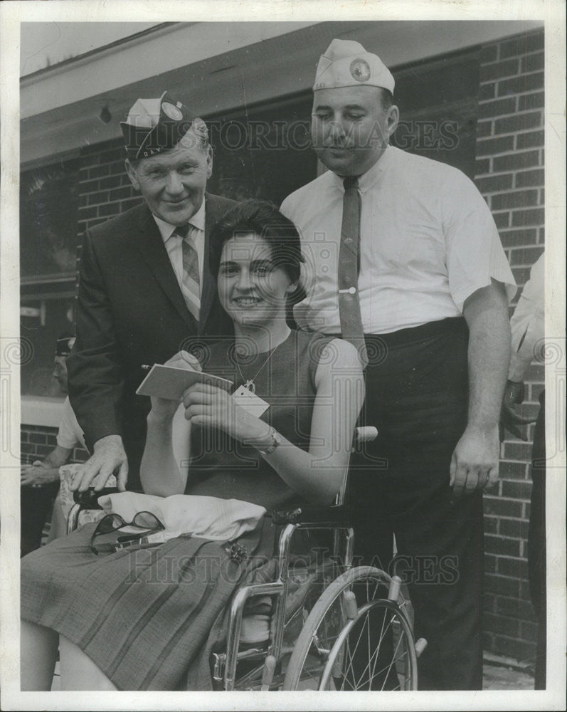 1964 Press Photo Evelyn Mulry Paraplegic Student University Illinois - Historic Images