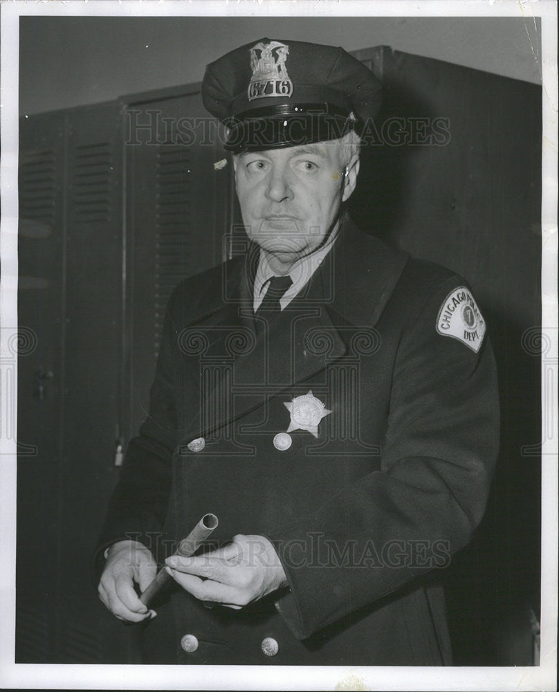 1959 Press Photo Officer John J. Mulvey 7th District pipe robbery drug store - Historic Images