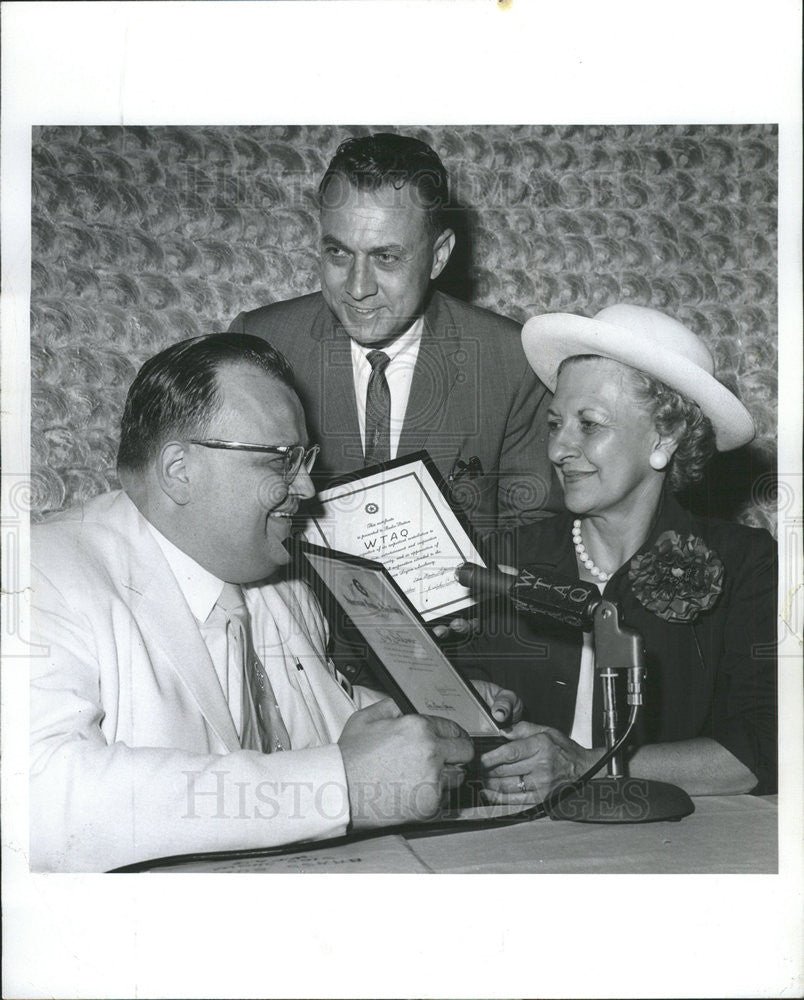 1961 Press Photo Radio Personality Sakowicz President Sebastian Merit Citations - Historic Images