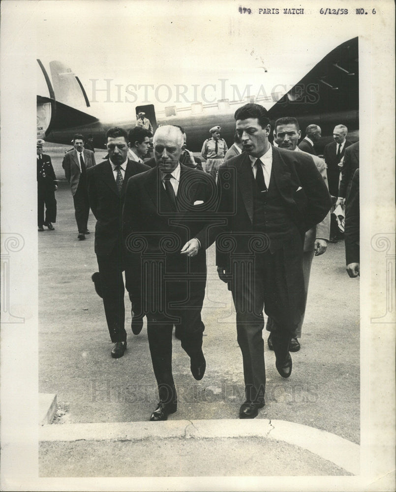 1958 Press Photo General Salan Leaving Plane Orly Airport Paris Trip - Historic Images