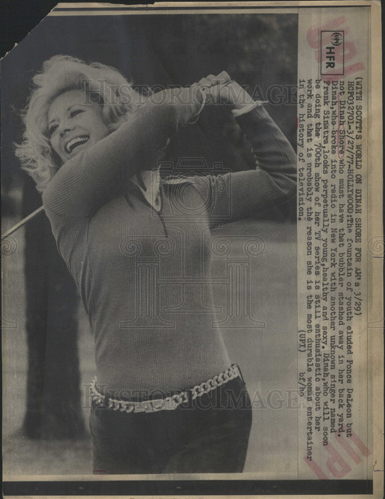 1977 Press Photo Dinah Shore Television Film Actress Playing Golf - Historic Images