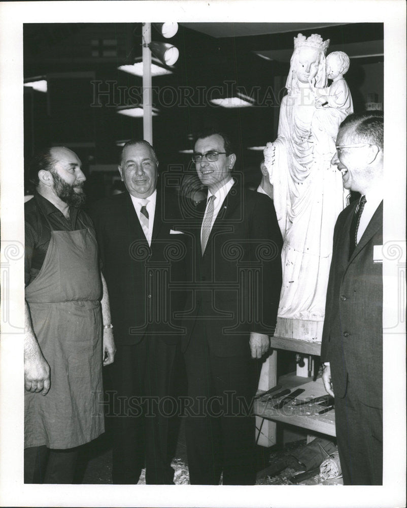 1963 Press Photo Madonna Child Sculpture Presentation Chicago Mayor Daley - Historic Images