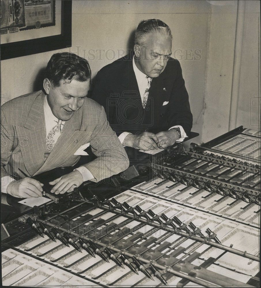 1947 Press Photo Edward J. Barrett Sec of State &amp; Richard Yates State Treasurer - Historic Images