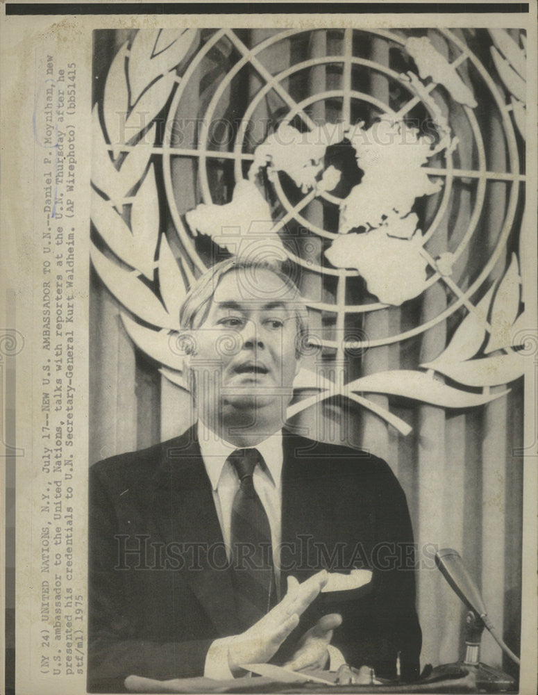 1975 Press Photo Daniel P. Moynihan US Ambassador United Nations - Historic Images