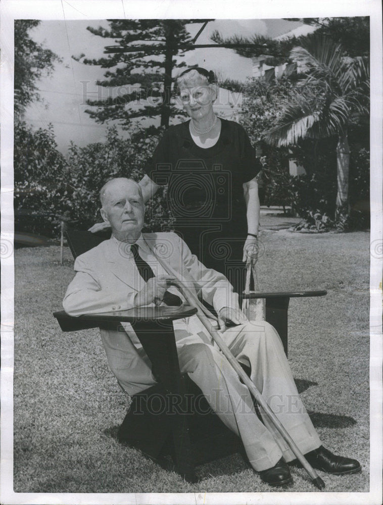 1955 Press Photo Romantic Mr Mrs John Mott Bermuda Vacation George Washington - Historic Images