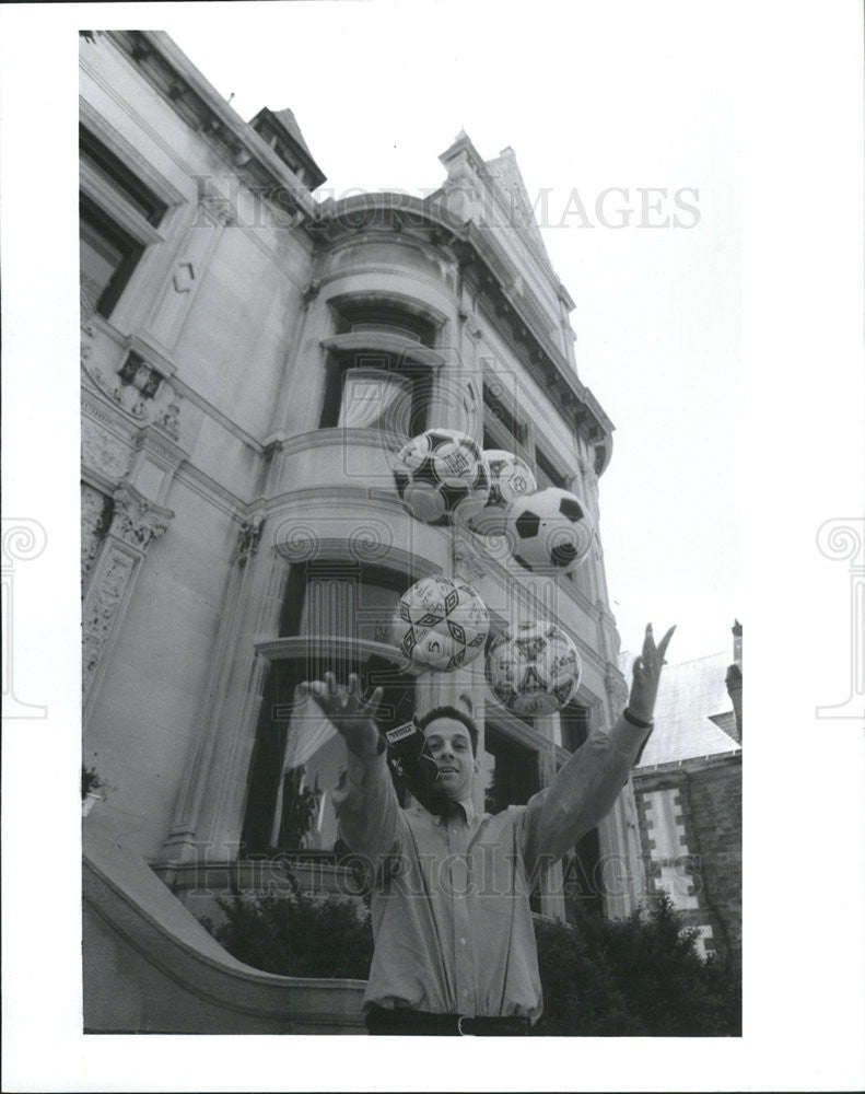 1994 Press Photo US Soccer Federation Executive Director Motzkin Chicago - Historic Images