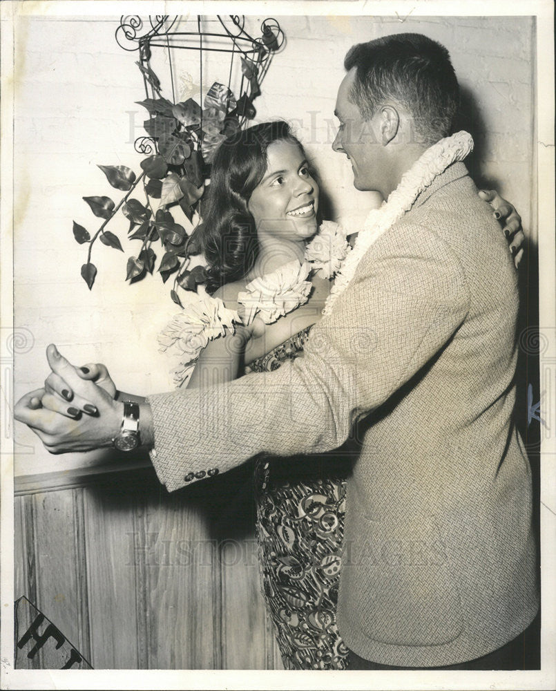 1954 Press Photo Hope Moxon Steve Goodman dance - Historic Images