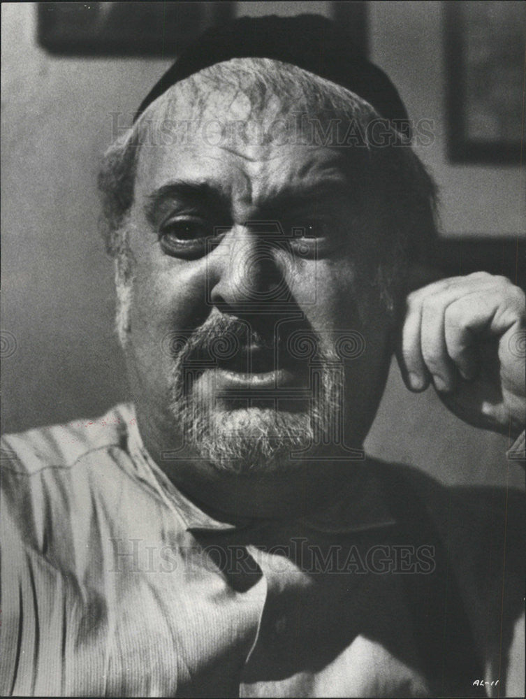 1970 Press Photo The Angel Levine Film Actor Mostel Filming Picture - Historic Images