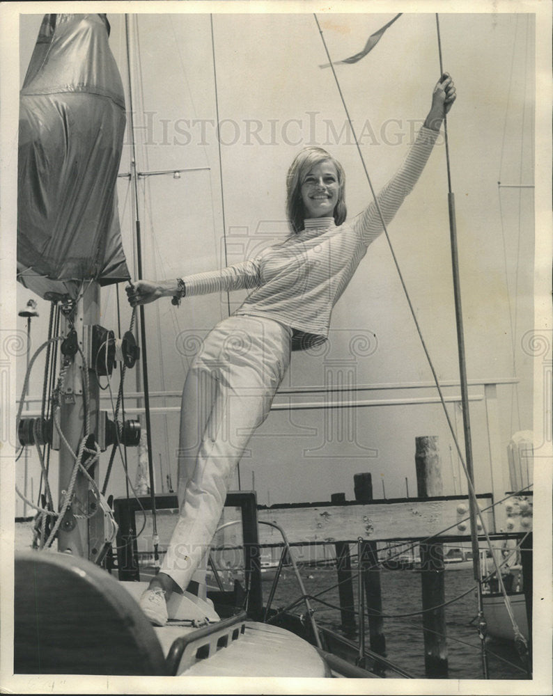1965 Press Photo  Deborah MacArthur aboard the &quot;Claymore&quot; - Historic Images