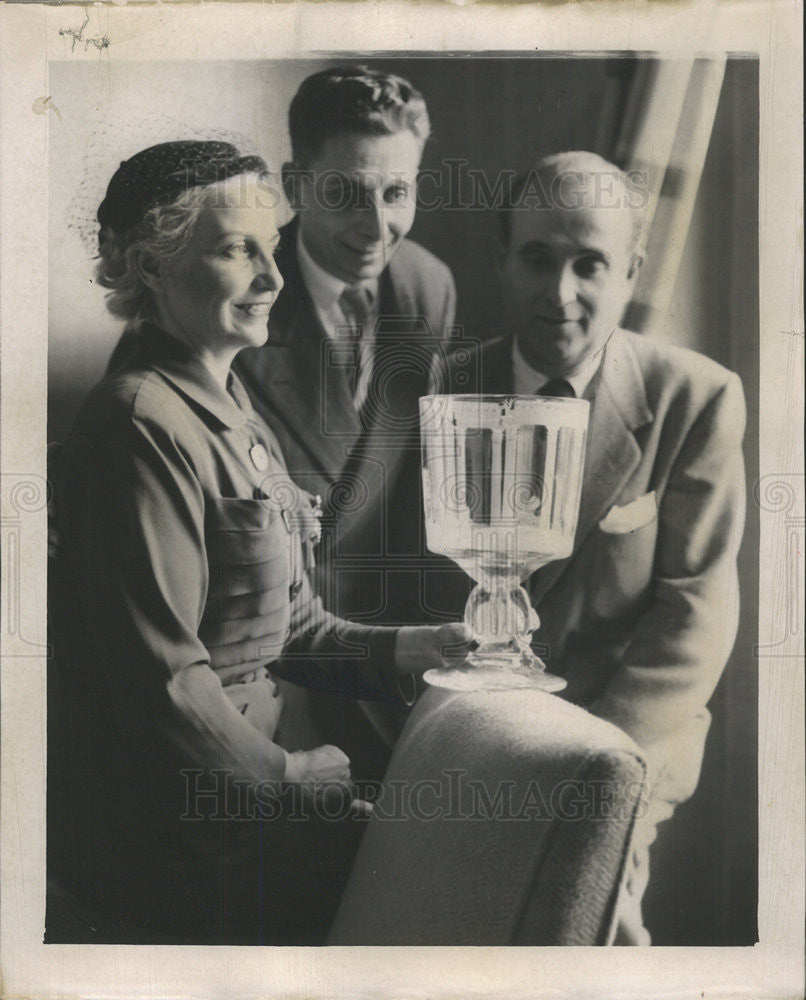 1953 Press Photo Goblet To Be Presented To King Paul &amp; Queen Frederika Of Greece - Historic Images