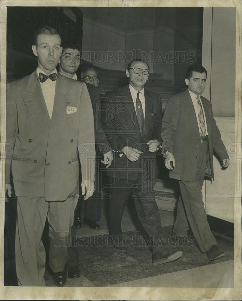 1954 Press Photo Kolb And Paull Questioned Released To Police By Police Agents - Historic Images