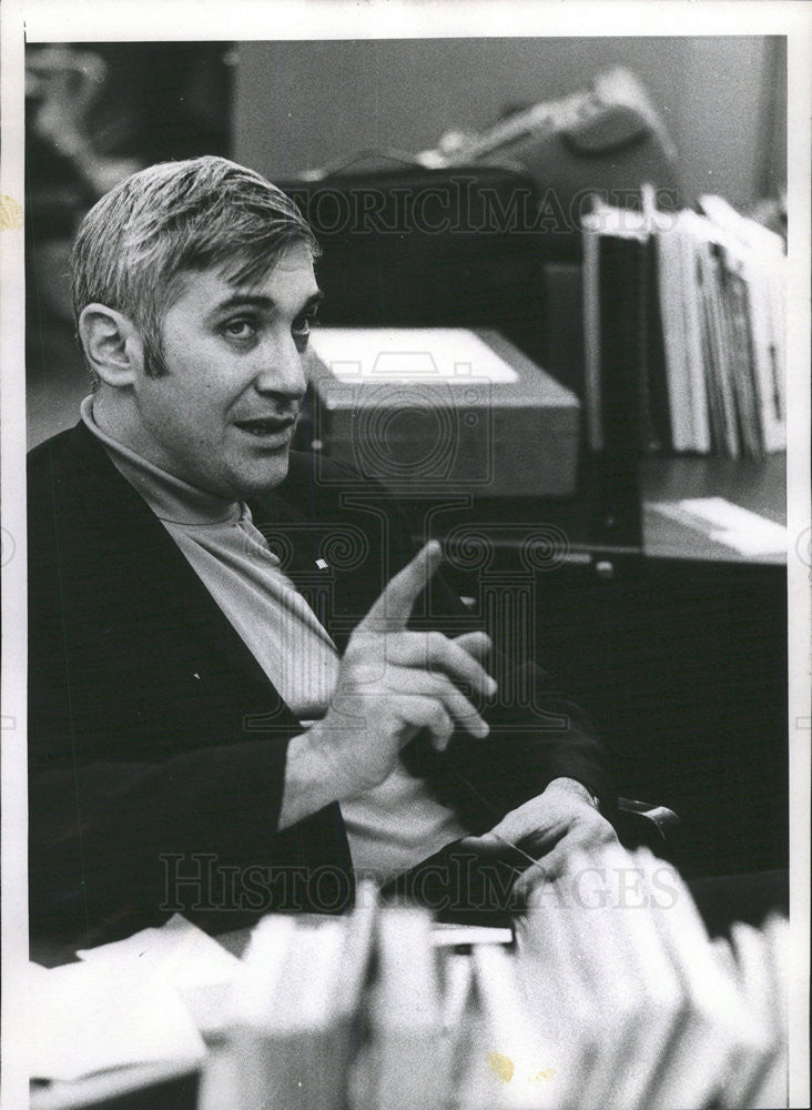 1970 Press Photo Doctor Donald Paul - Historic Images