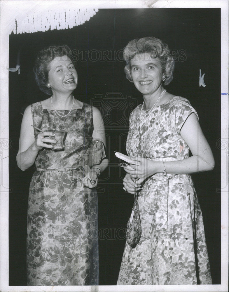 1961 Press Photo Mrs. Harold G. Laun (left) and Mrs. A. Loring Rowe - Historic Images