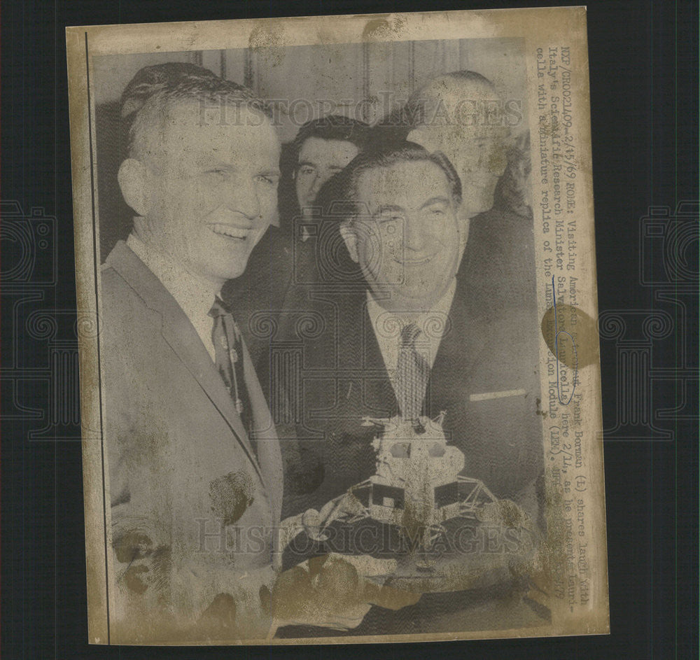 1969 Press Photo Astronaut Frank Bowman & Research Minister Salvatore Lauricella - Historic Images