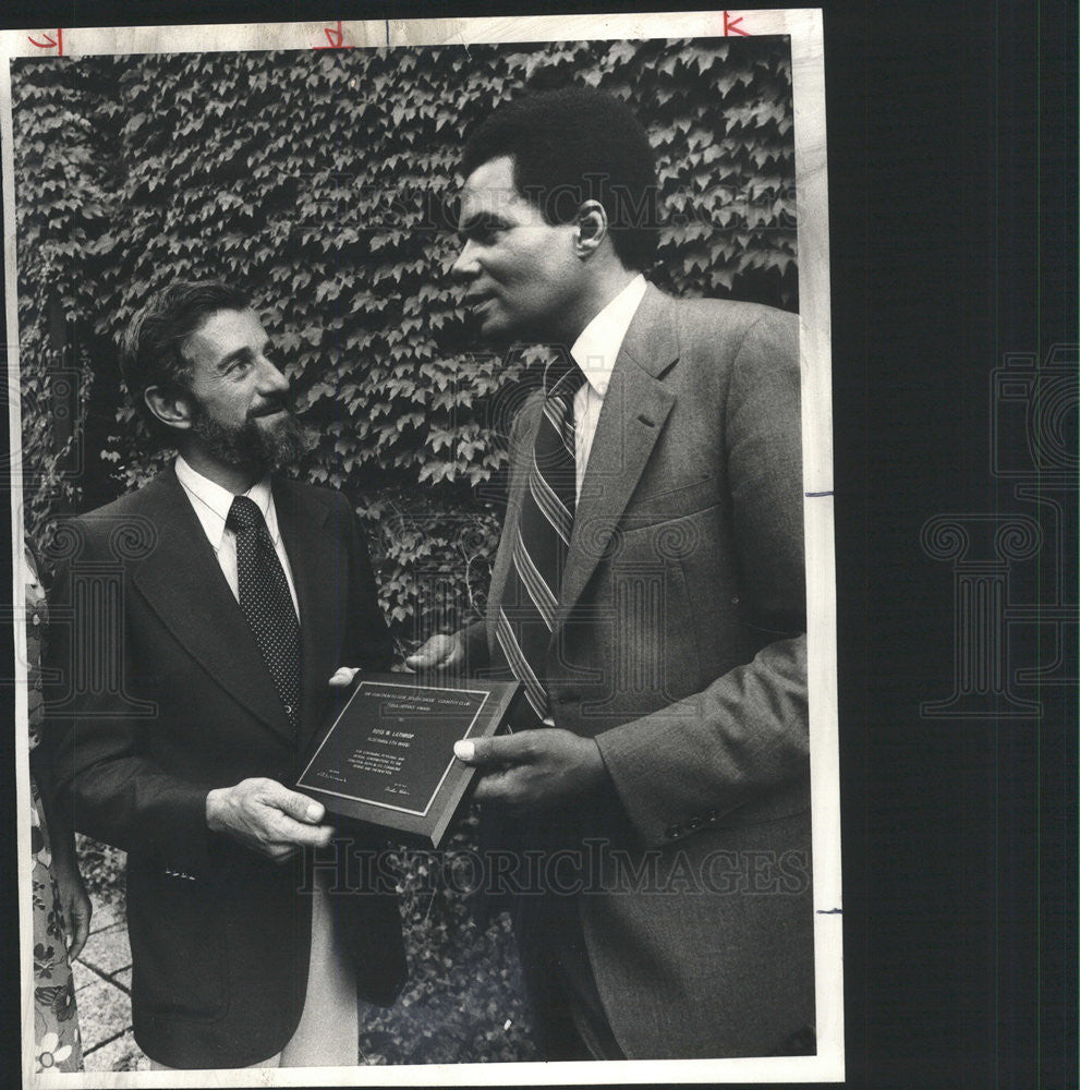 1978 Press Photo Ross Lathrop Receives Public Service Award From Williams Jr - Historic Images