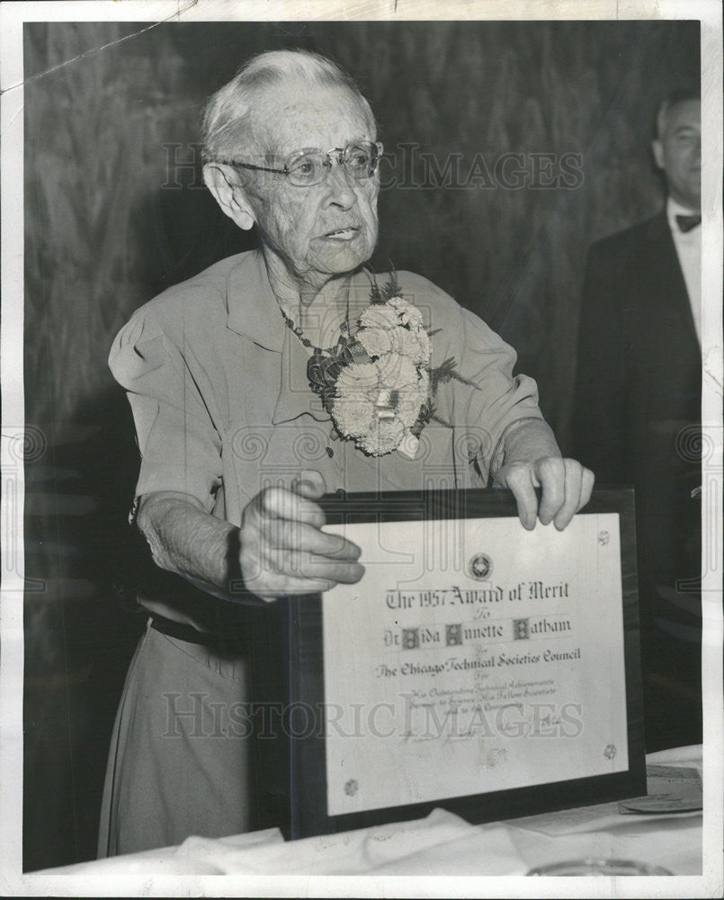 1957 Press Photo Veda Annette Latham, Chicago Technical Society Council Awardee - Historic Images