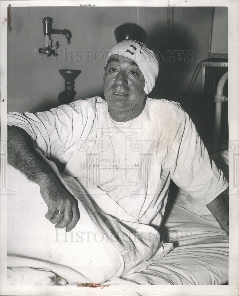 1949 Press Photo Sgt. Marshall Pidgeon Chief Police Bomb Squad County Hospital - Historic Images