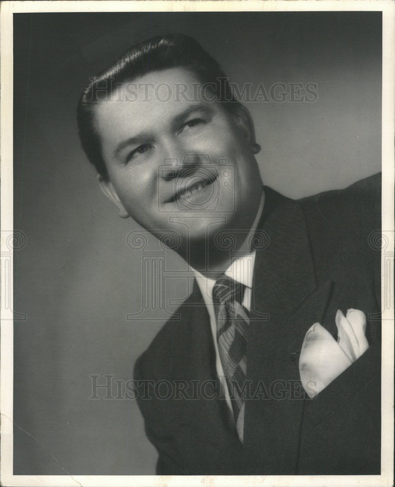 1951 Press Photo Tommy Williams Singing Bartender Cincy Lounge Restaurant - Historic Images