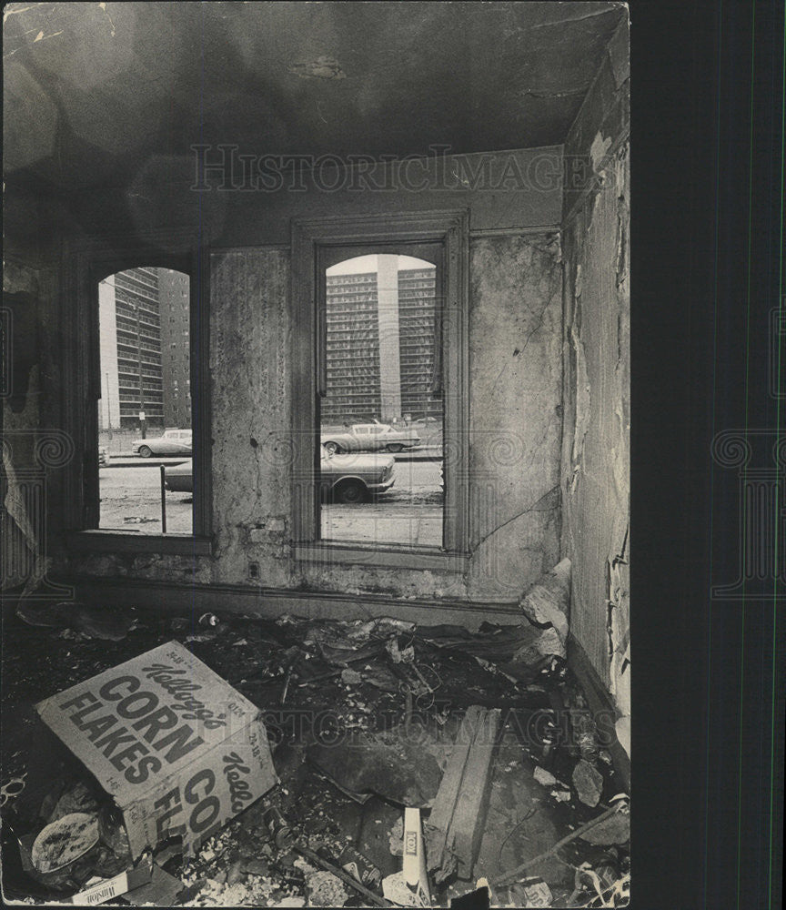 1965 Press Photo Abandoned Building Across From Taylor Homes Projects Chicago - Historic Images