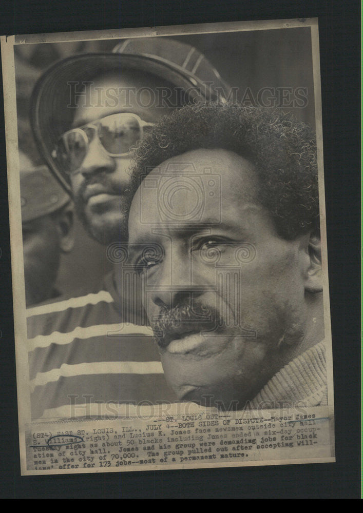 1972 Press Photo Mayor James E. Williams Kucius K. Jones St. Louis City Hall - Historic Images