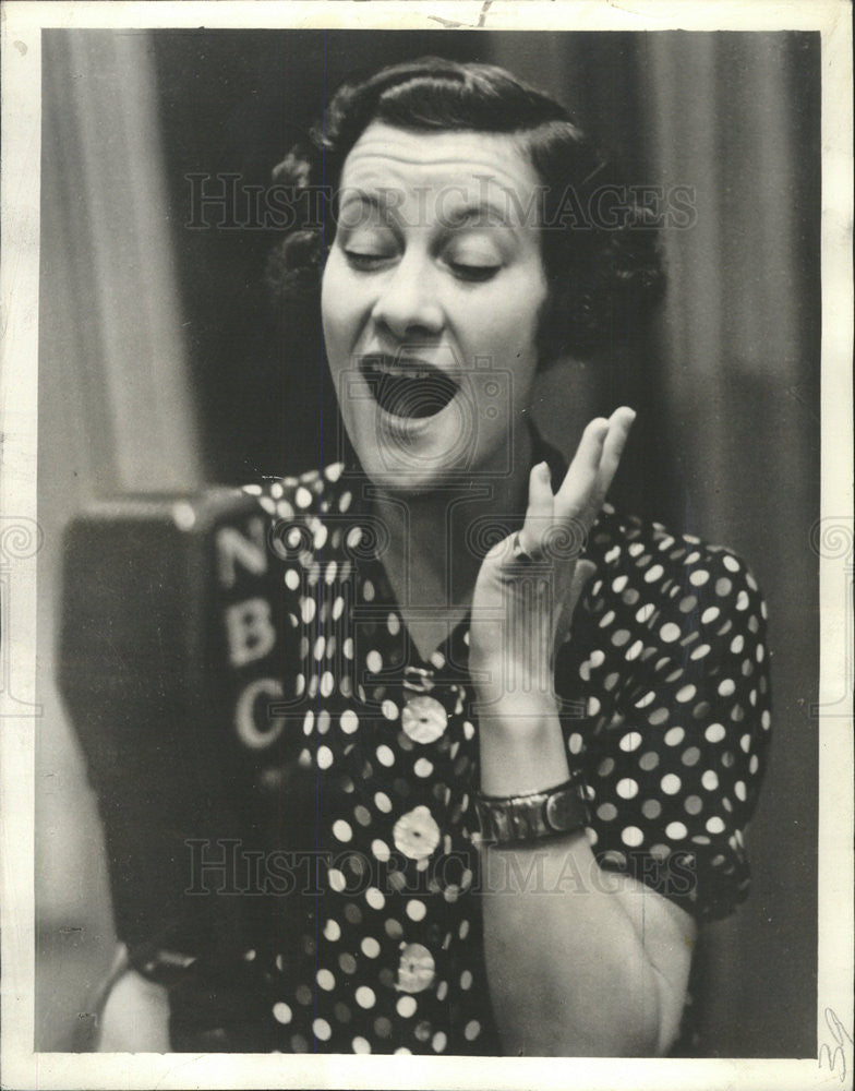 1942 Press Photo ODETTE MYRTIL AMERICAN ACTRESS SINGER VIOLINIST - Historic Images