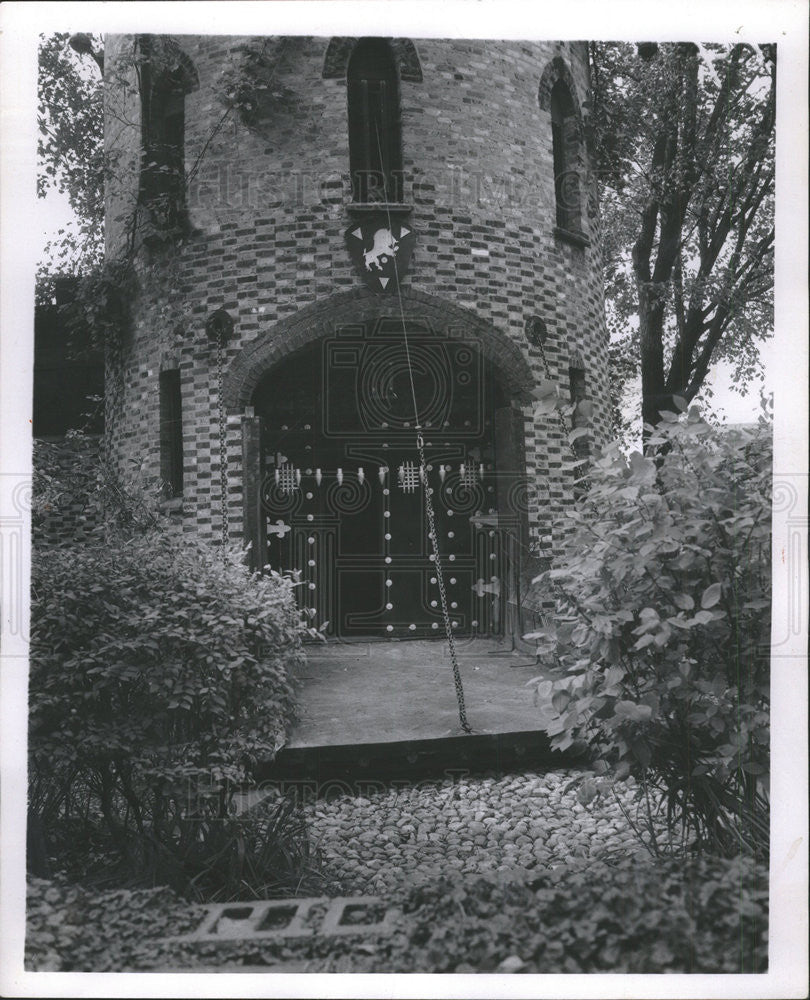 1959 Press Photo Working Drawbridge Guards entrance to Harold Pratt&#39;s castle - Historic Images