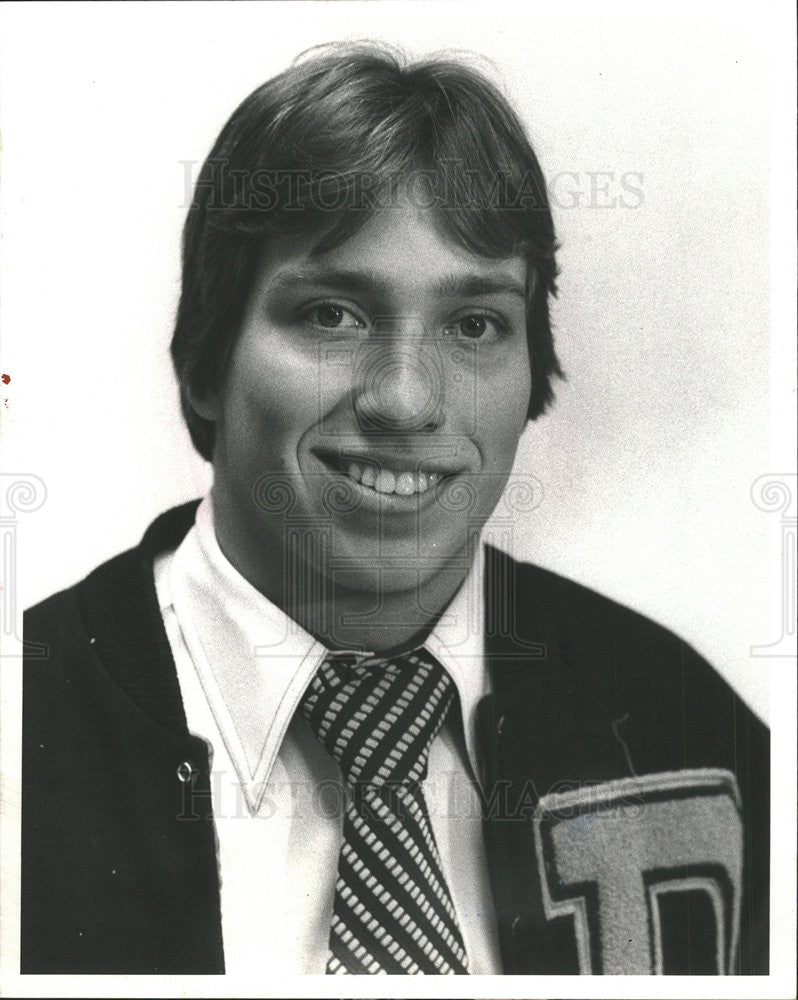 1981 Press Photo MIKE PRATAPAS DE LA SALLE TIGHT END-LINEBACKER - Historic Images