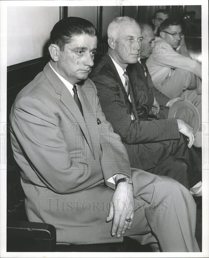 1958 Press Photo Attorney Charles J. Pratt At County Morgue - Historic Images