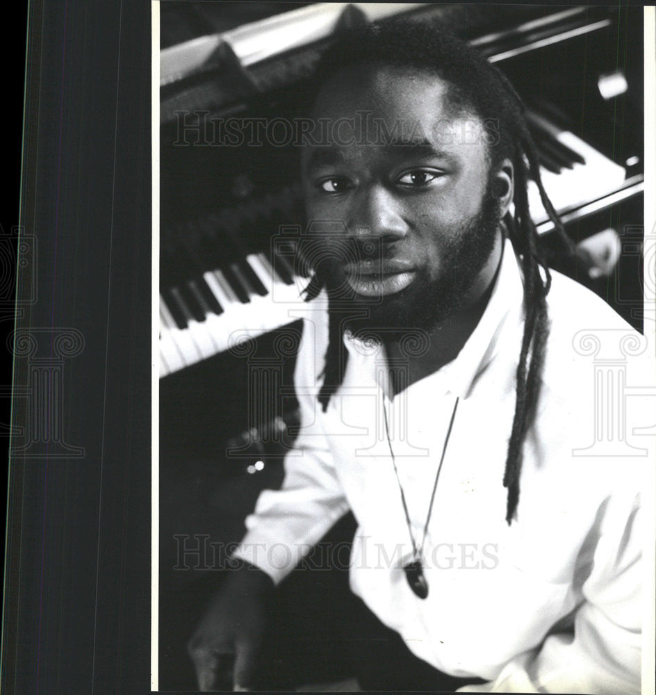 1993 Press Photo Classical Pratt Pianist Photographed In New York Apartment - Historic Images