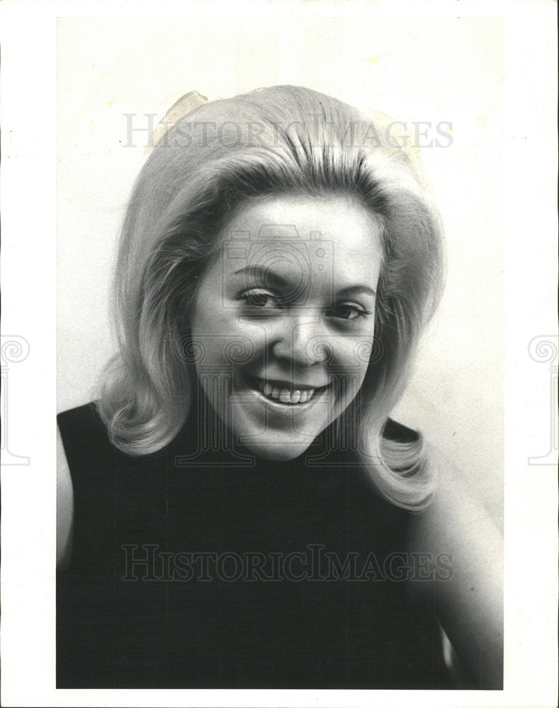 1970 Press Photo Copywriter Miss Sandra J. Pierse - Historic Images