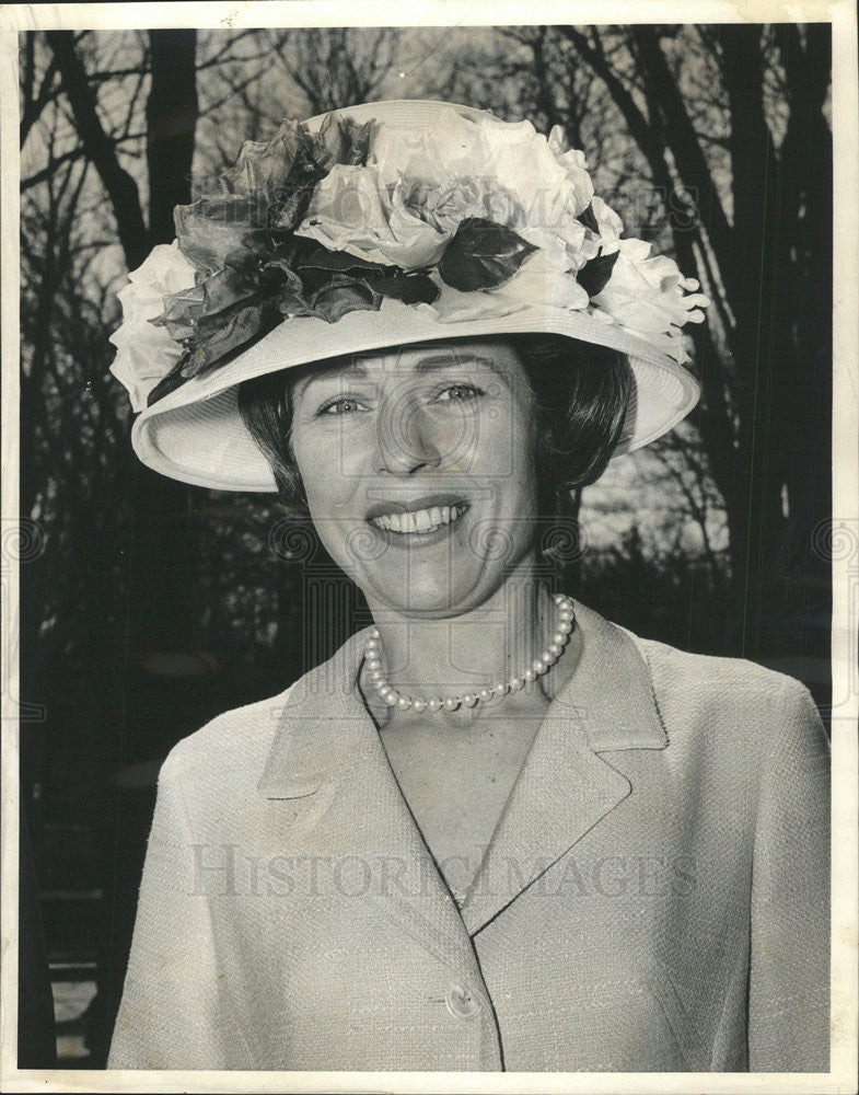 1963 Press Photo Mrs Raymond Pieroban - Historic Images