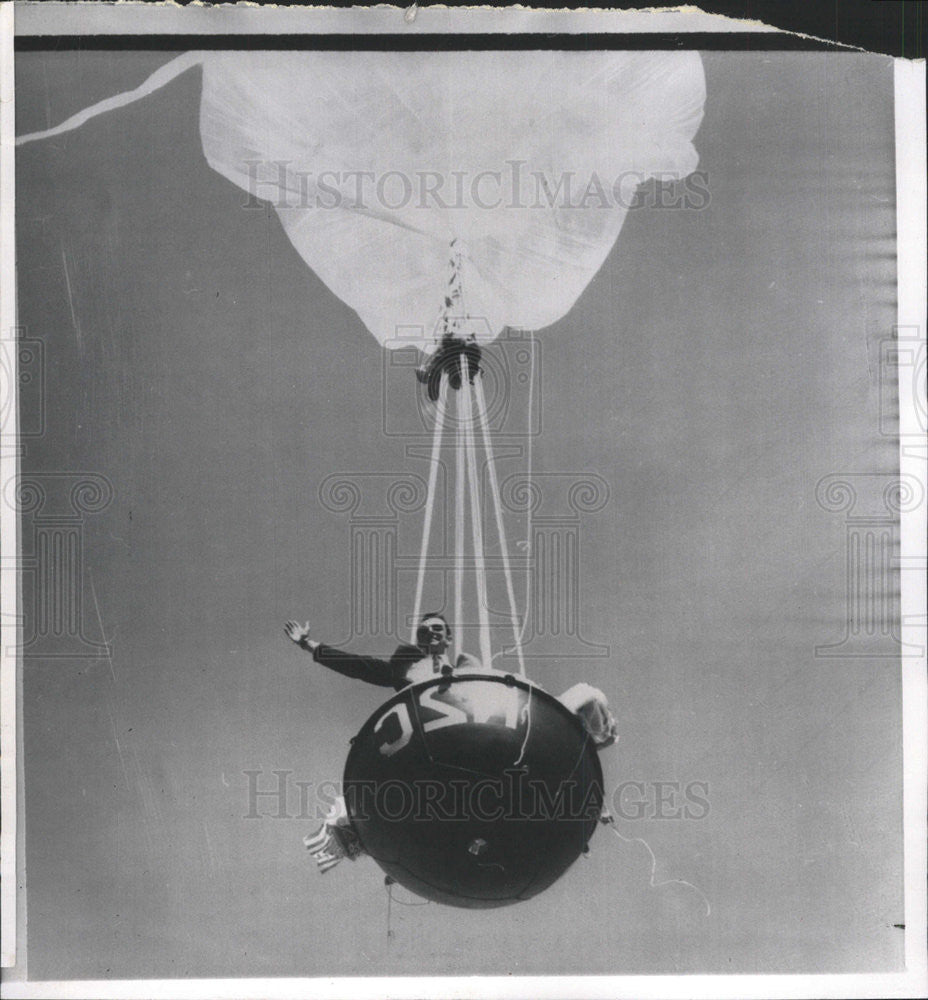 1961 Press Photo Balloonist Don Piccard attempts to break world altitude record - Historic Images