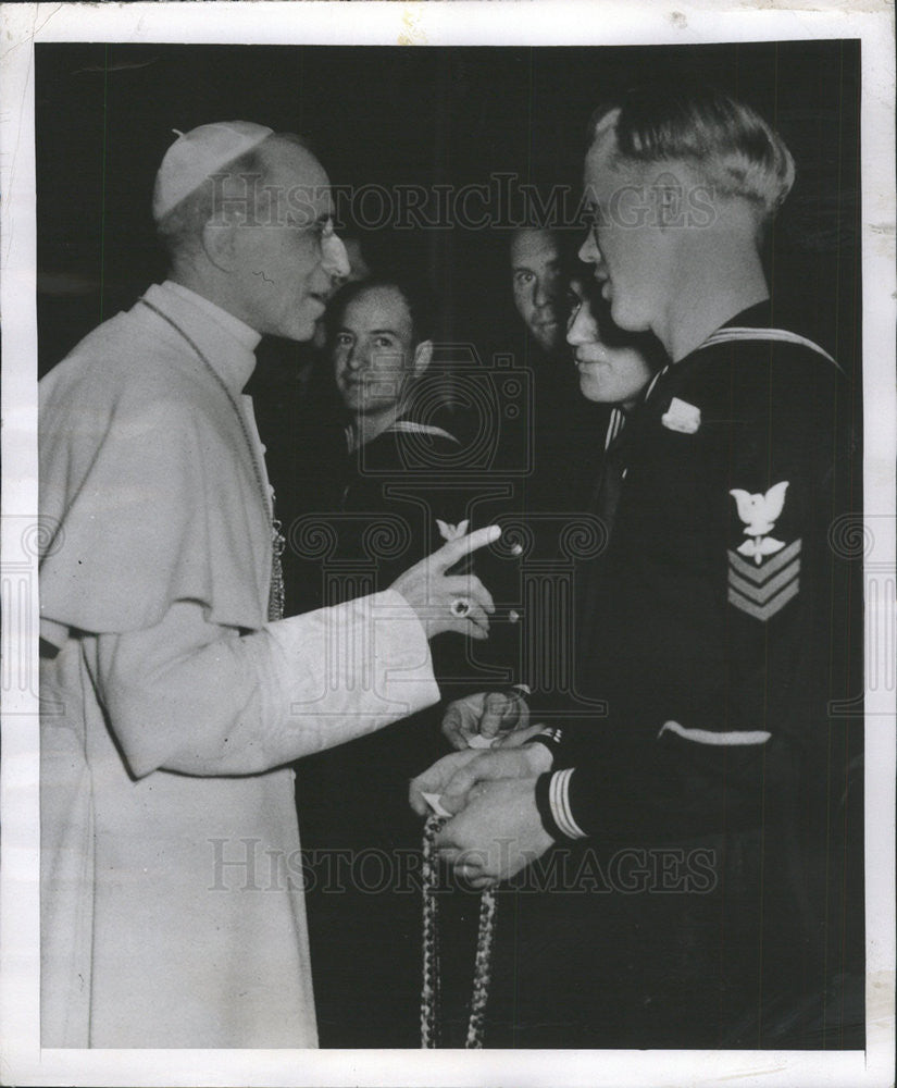 1948 Press Photo Pope Pius XII and U. S. Seaman - Historic Images