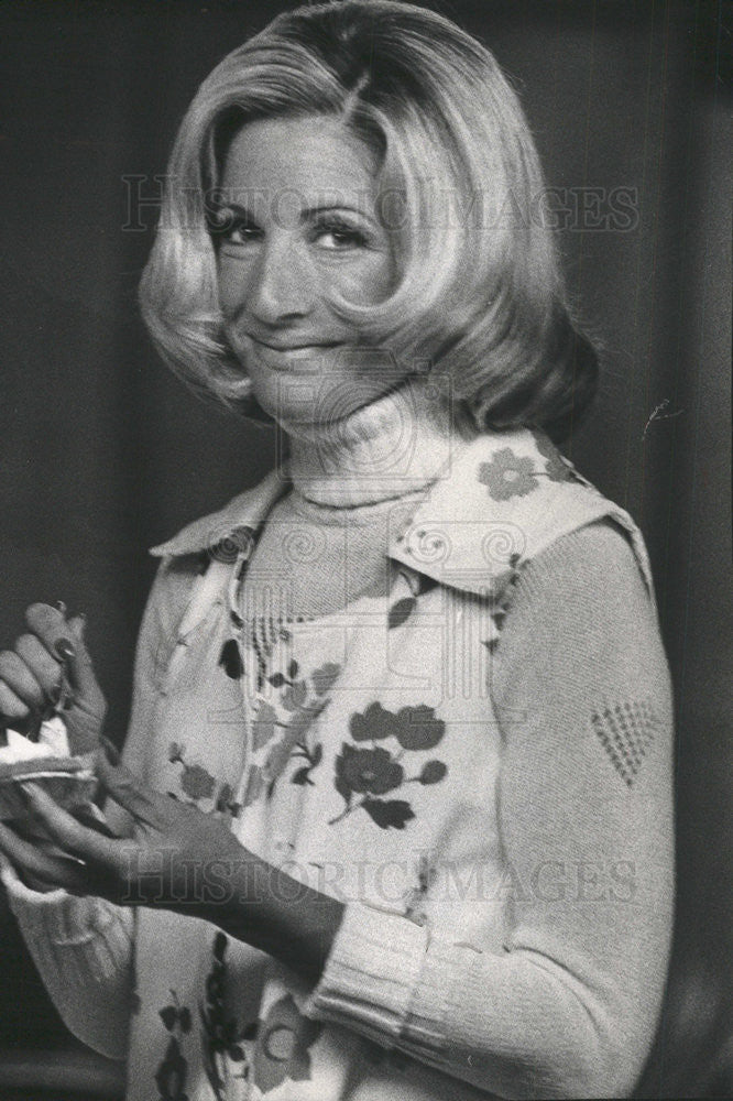 1972 Press Photo MRS. MAURICE PICKARD  PASTRY - Historic Images