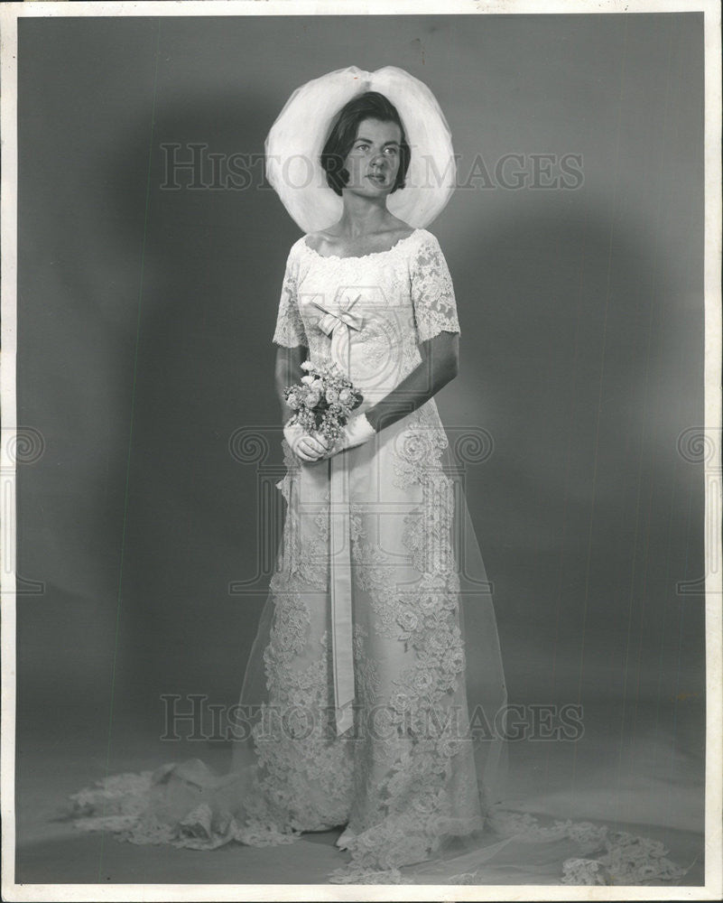 1965 Press Photo MRS. GEORGE L.PLAMONDON JR. WEDDING DRESS - Historic Images