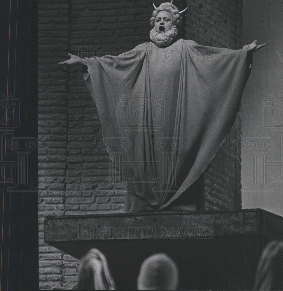 1968 Press Photo Mirto Picchi singing title role Stravinsky&#39;s Oedipus Rex - Historic Images