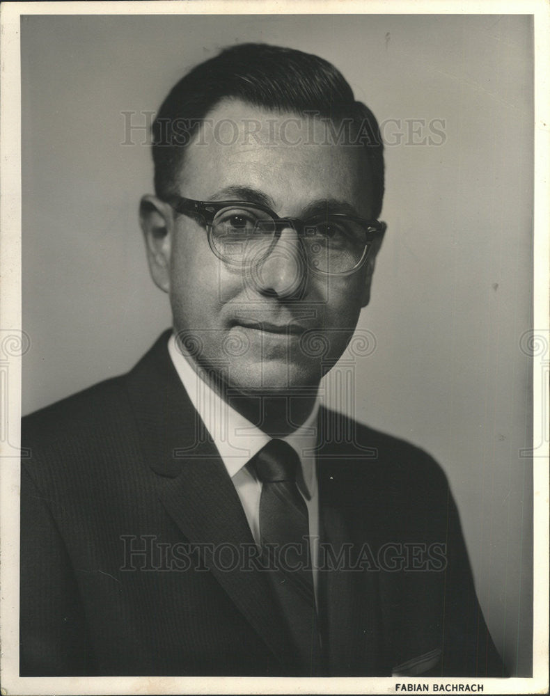 1961 Press Photo Dr Picard,Central Scientific Co. - Historic Images