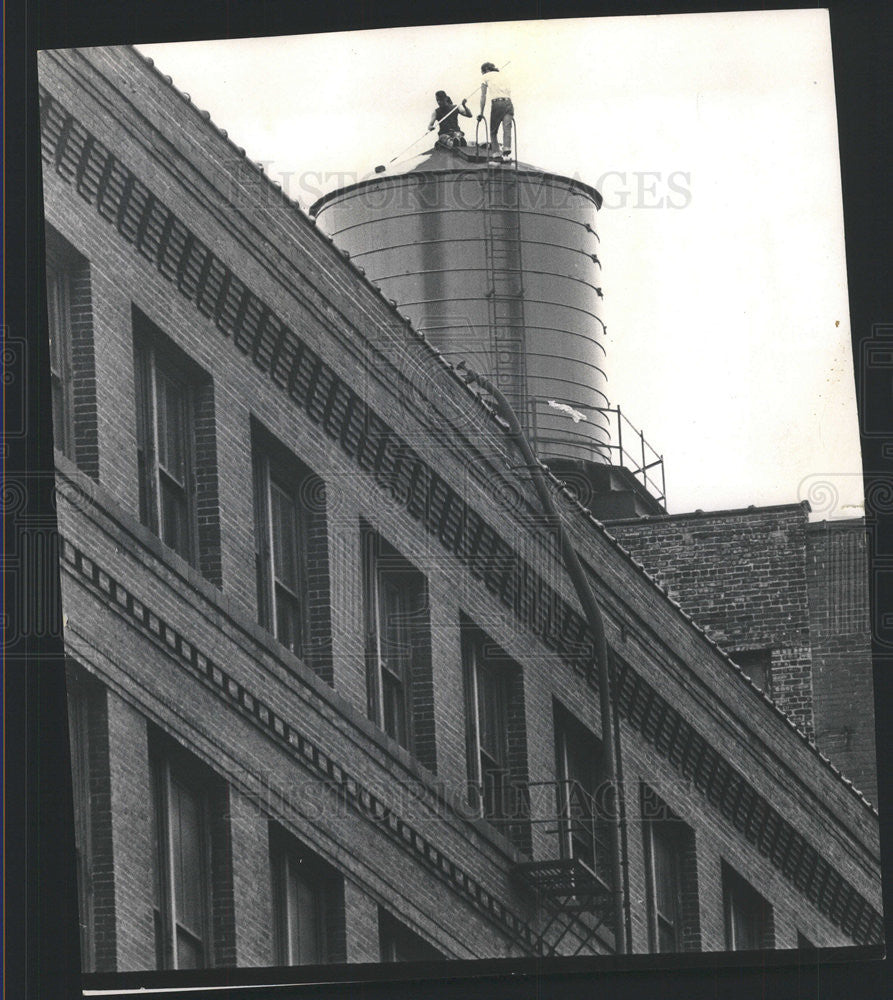 1972 Press Photo men top tower Adams &amp; Clinton Building - Historic Images