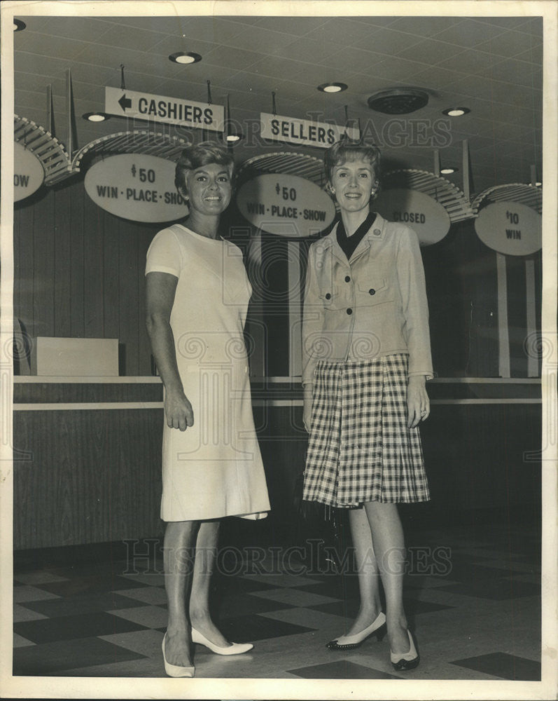 1965 Press Photo Mrs. Schmitt Alsdorf pink knit suit designed Christian Dior - Historic Images