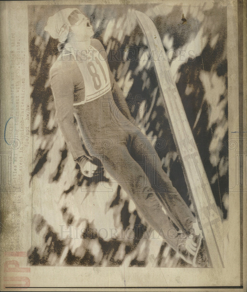 1975 Press Photo earl Shnabl skiing - Historic Images