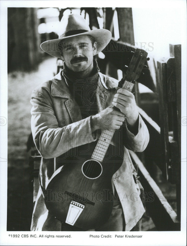 1992 Press Photo John Schneider Classical Guitarist - Historic Images