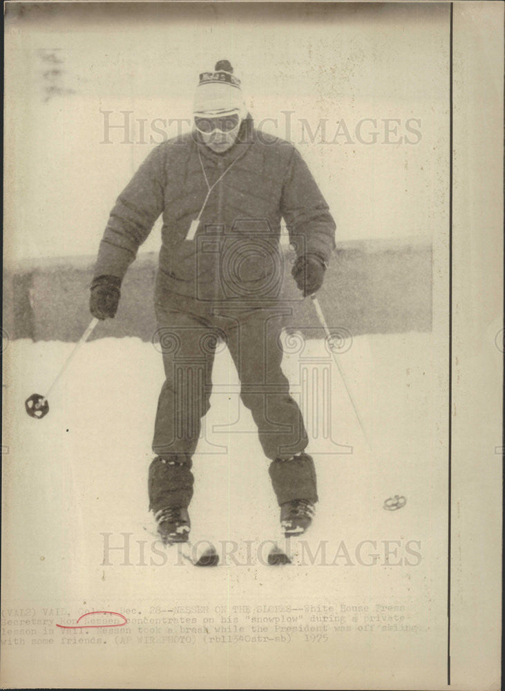 1975 Press Photo White House Press Secretary Ron Nessen Skiing In Veil - Historic Images