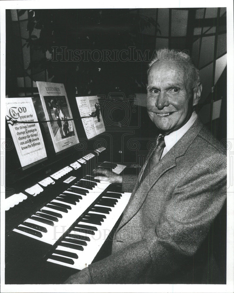 1991 Press Photo Victor Neeley, organist for Veteran&#39;s Administration - Historic Images