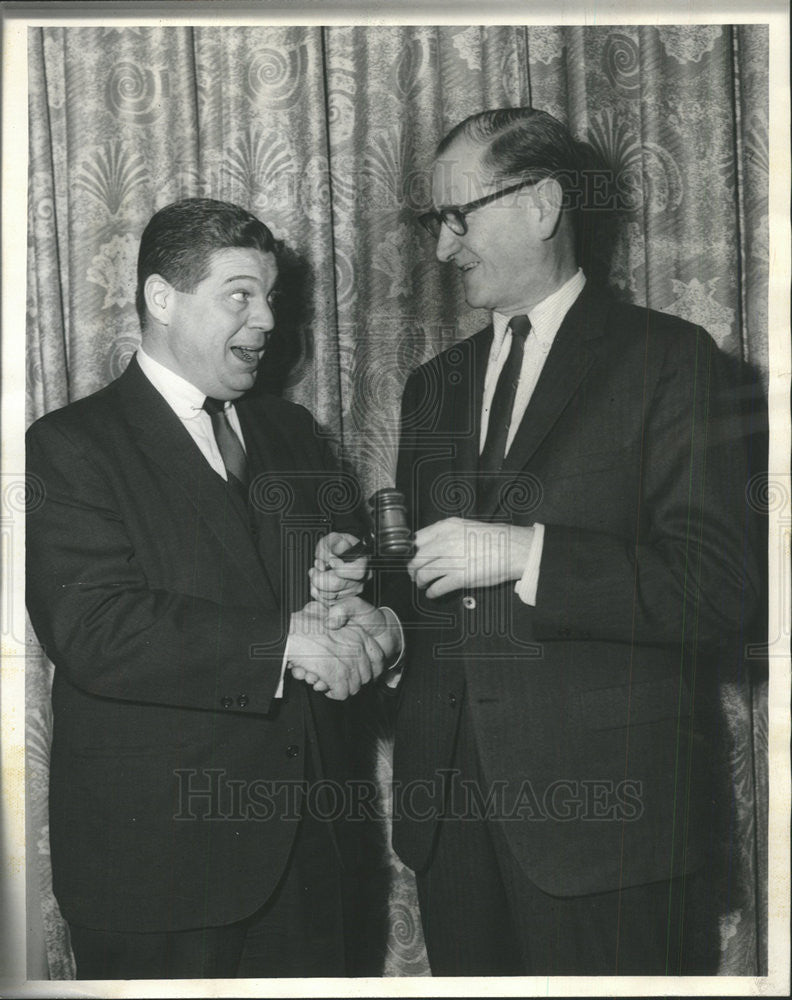 1985 Press Photo Lowell M. Negley and Charles Milici Western Advertising Magazin - Historic Images