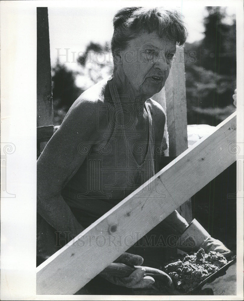 1975 Press Photo Helen Nearing Author Works House Project - Historic Images