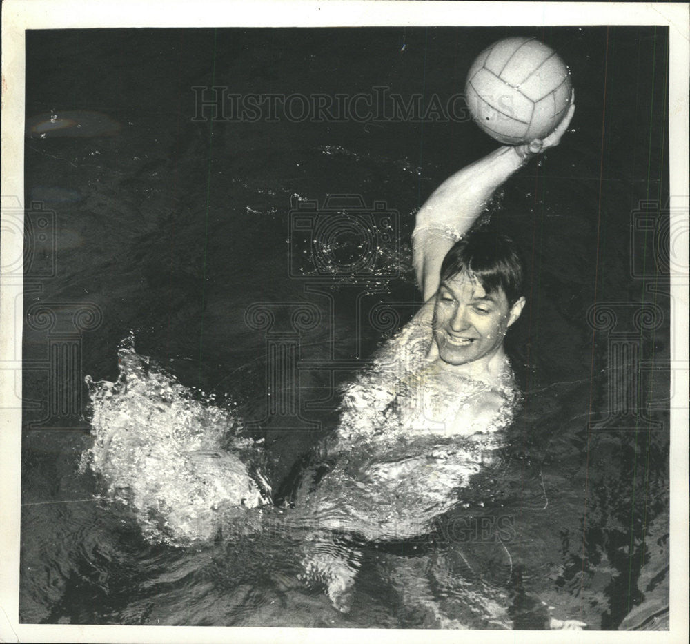 1964 Press Photo Charles Percy Playing Water Polo At Illinois Athletic Club - Historic Images